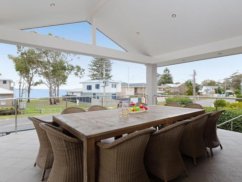 Beauty And The Beach', 88 Foreshore Drive - Large Home With WIFI & Water Views - Accommodation Cooktown 0