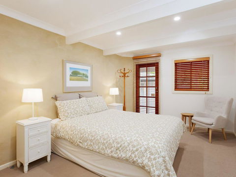 Beauty And The Beach', 88 Foreshore Drive - Large Home With WIFI & Water Views - Accommodation Cooktown 3