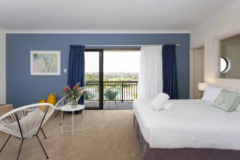 Bella Vista Townhouse With Views - Accommodation Cooktown 2