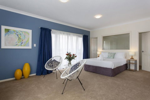 Bella Vista Townhouse With Views - Accommodation Cooktown 0