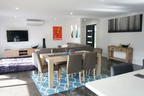 Ben's Place - Modern & Convenient - Accommodation Cooktown 0