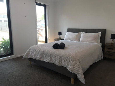 Ben's Place - Modern & Convenient - Accommodation Cooktown 2