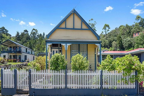 Benvenuti, To Comstock Cottage - Accommodation Cooktown 2