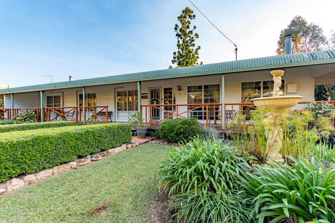 Birds 'n' Bloom Cottages - Accommodation Cooktown 2
