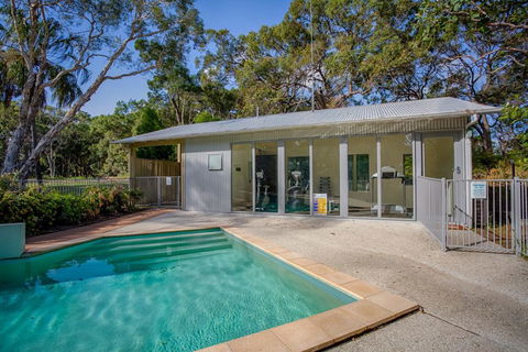 Bluewater 1 - Rainbow Shores, Amazing Location, Easy Walk To Beach, Pool, Aircon, Outdoor Spa - Accommodation Cooktown 3