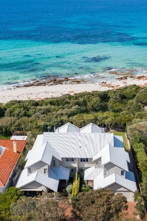 WATERFRONT - Accommodation Cooktown 0