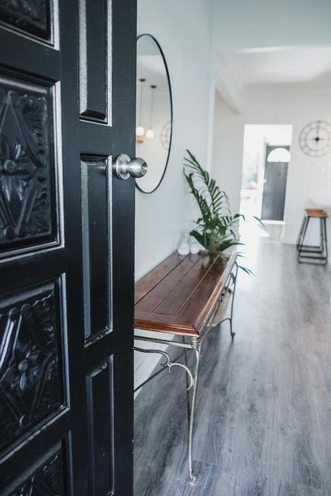 White On Wright Clare - Accommodation Cooktown 2