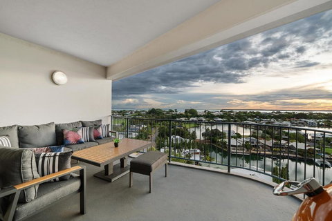 Anchor Point Penthouse 3BR With Marina Views - Pool - BBQs - Accommodation Cooktown 3