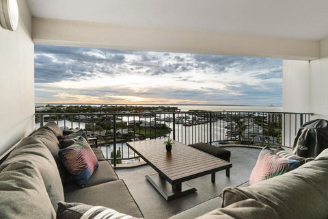 Anchor Point Penthouse 3BR With Marina Views - Pool - BBQs - Accommodation Cooktown 4