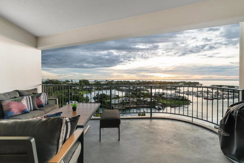 Anchor Point Penthouse 3BR With Marina Views - Pool - BBQs - Accommodation Cooktown 2