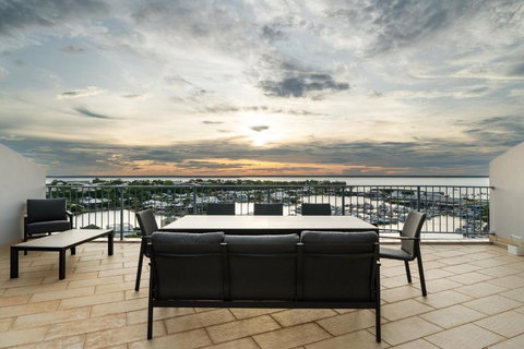 Anchor Point Penthouse 3BR With Marina Views - Pool - BBQs - Accommodation Cooktown 1