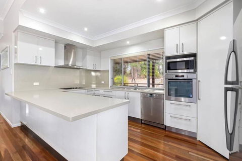 AVALON 5 STAR LUX 4 Bedroom Home Kingfisher Bay Fraser Island 8 GUEST - Accommodation Cooktown 1