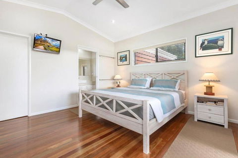 AVALON 5 STAR LUX 4 Bedroom Home Kingfisher Bay Fraser Island 8 GUEST - Accommodation Cooktown 3