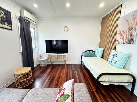 Zen Escape Guest House- Hidden Little Gem, Funky Corner, Boutique Granny Flat - Accommodation Cooktown 3