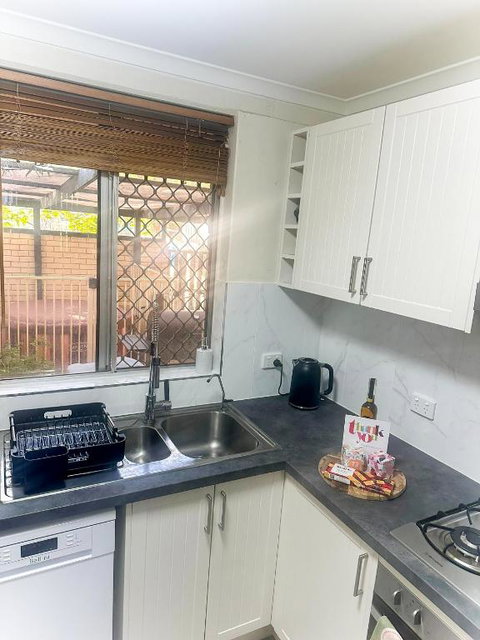 Queen Of The Desert Villa Secure & Gated 2 Bdrm Home - Accommodation Cooktown 2