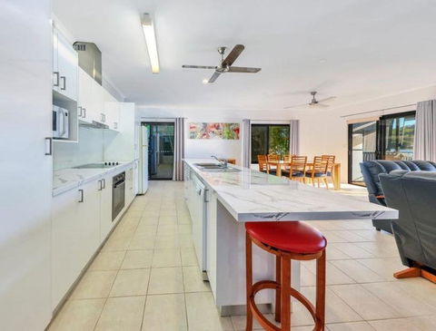 Rumah Surgah On Lake Bennett - Accommodation Cooktown 1