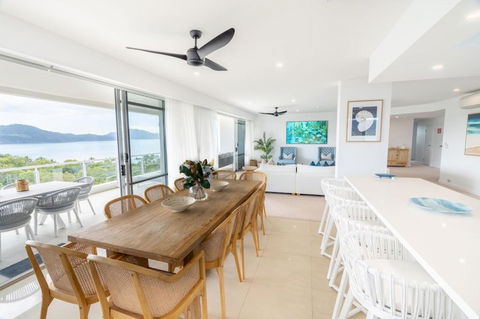 Yacht Harbour Tower 6 - Free Buggy Included - Accommodation Cooktown 0