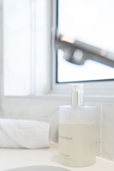 Yacht Harbour Tower 6 - Free Buggy Included - Accommodation Cooktown 1