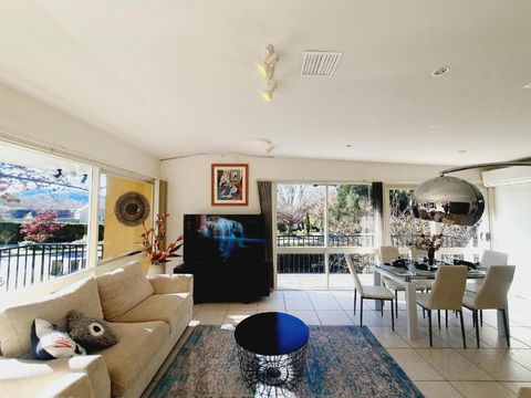 Yarralumla Sunny&open&comfy 3B&2B Home Near By A Lake And Shopping Centre - Accommodation Cooktown 1