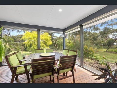 Yellow Gum Family Retreat - With Heaps Of Room For A Boat! - Accommodation Cooktown 2