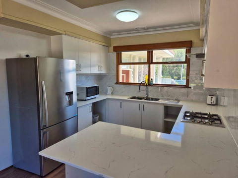 Your Cozy Home Away From Home - Accommodation Cooktown 3