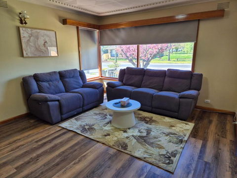 Your Cozy Home Away From Home - Accommodation Cooktown 2