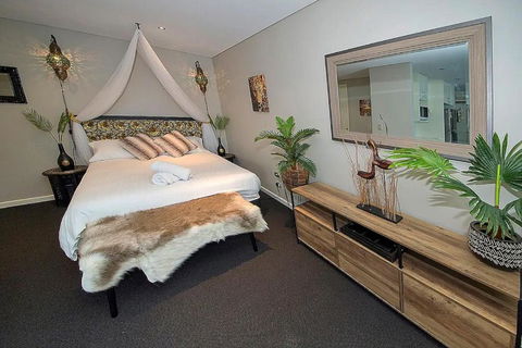 ZANZIBAR FANTASTIC 1 Bedroom APARTMENT - Accommodation Cooktown 0