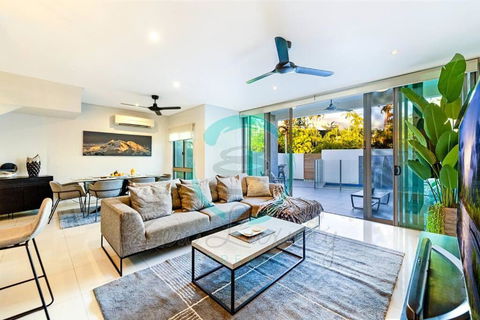 ZEN ARCTIC Luxury 2-Story T/House + Pool & Markets - Accommodation Cooktown 0
