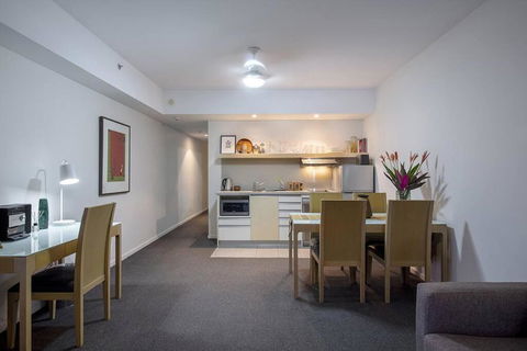 ZEN CITY & SEA Executive 1-BR Suite In Darwin CBD - Accommodation Cooktown 0