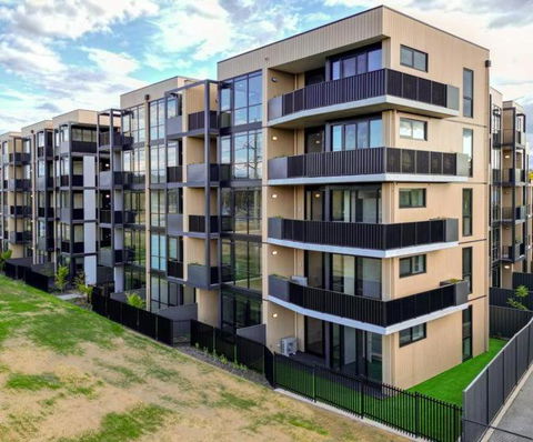 ZMITH Apartment - BROOKE, - Near AIS, GIO Stadium, UC, & Nth - Canberra Hospital - Accommodation Cooktown 2