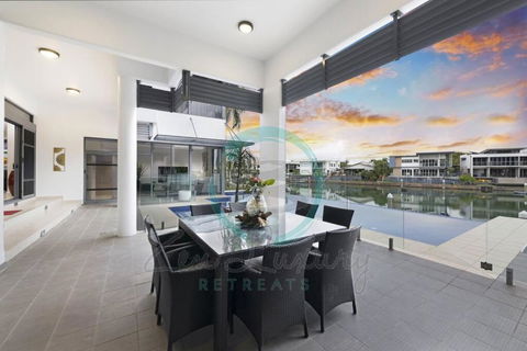 ZenLux: 4BR Bayview Mansion Infinity Pool + Cinema - Accommodation Cooktown 3