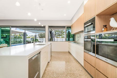 ZenLux Massive 5-BR Holiday Home - Pool - BBQ - Accommodation Cooktown 1