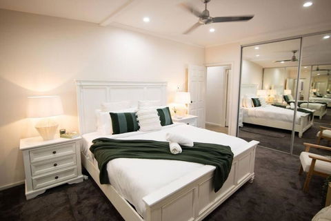 ZenLux Rosewood Luxury Family Escape - Pool - BBQ - Accommodation Cooktown 3