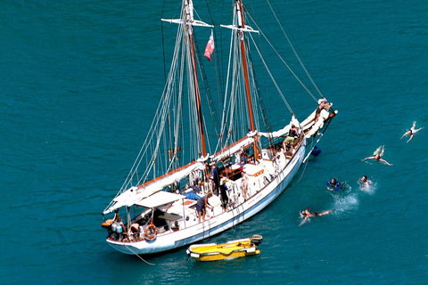 Whitehaven Beach Sailing And Snorkeling Cruise - Accommodation Cooktown 3