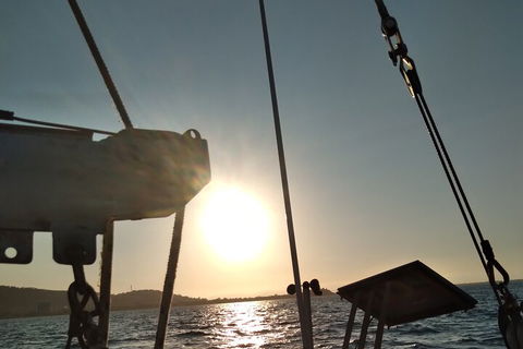 Townsville Small Group Early Morning Sailing Cruise Boat Tour Charter Hire - Accommodation Cooktown 5